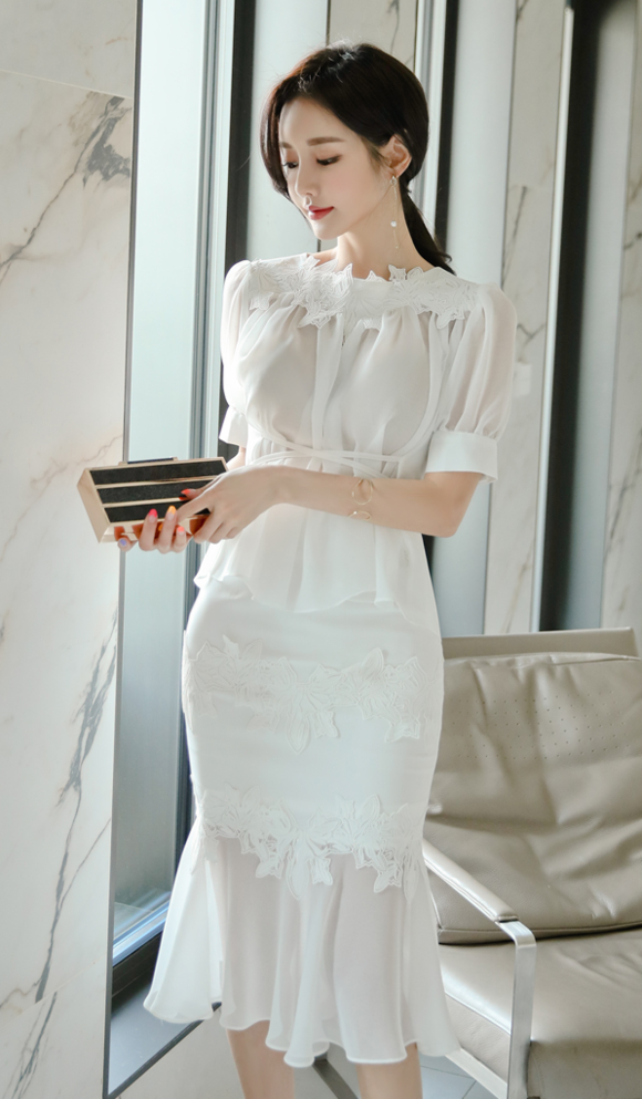 孙允珠白色蕾丝抹肩裙仿若仙女好美