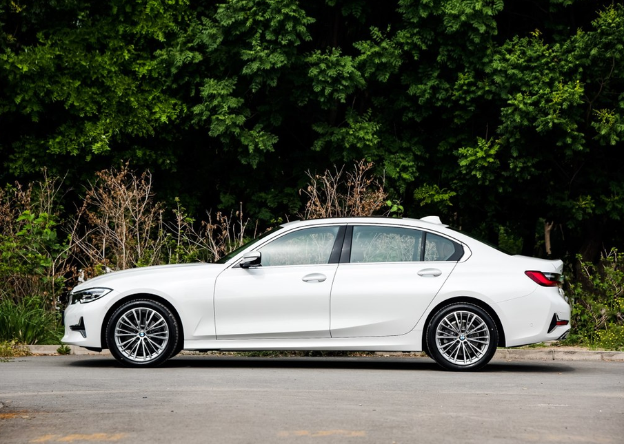 35万预算新款宝马325li首发版与奔驰c260l运动版怎么选择