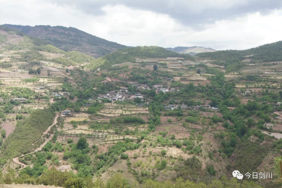 象图乡拆除危旧房为脱贫攻坚助力添彩