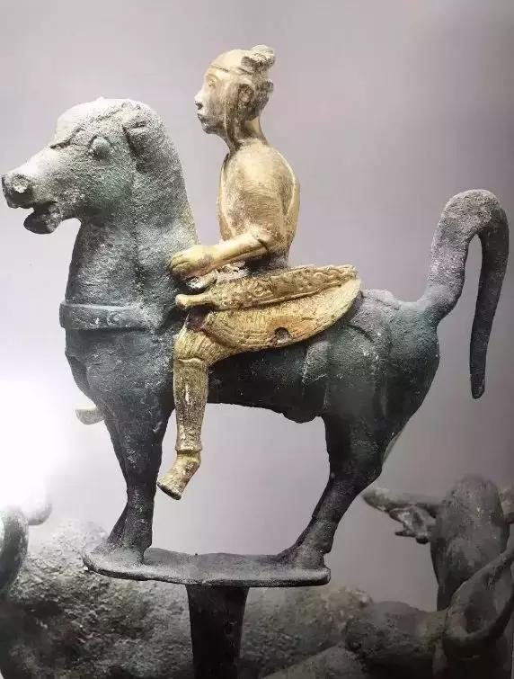 古滇国男儿为"救牛"而死,后人为其塑金身