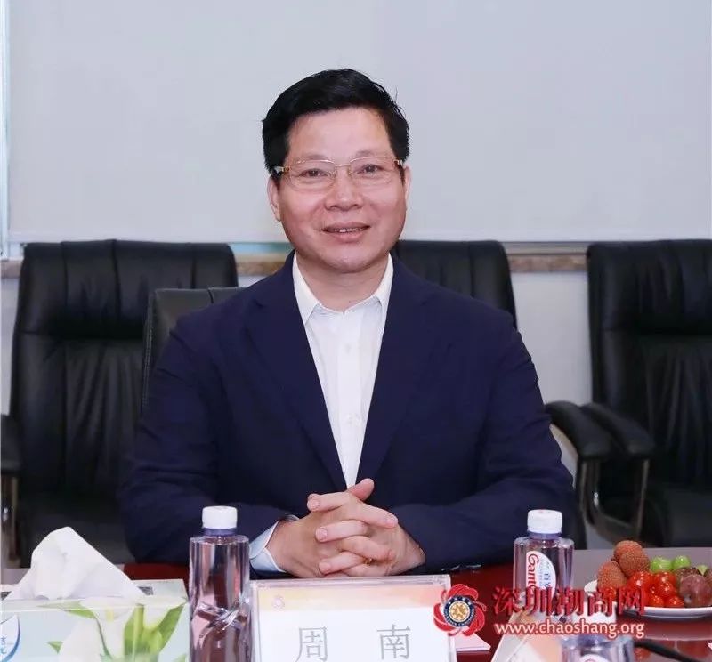 (左),何奕鹏(右)发言常务副会长林俊涛(左),李文辉(右)发言常务副