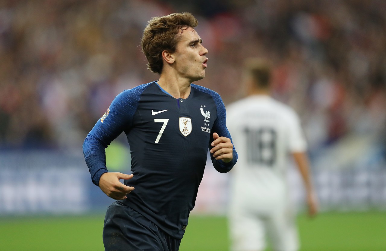 鞋带宣格列兹曼ins晒新鞋红蓝鞋带瞩目