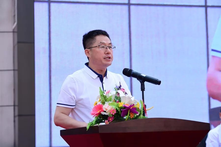 我校隆重举行2019届毕业典礼_吕明辉