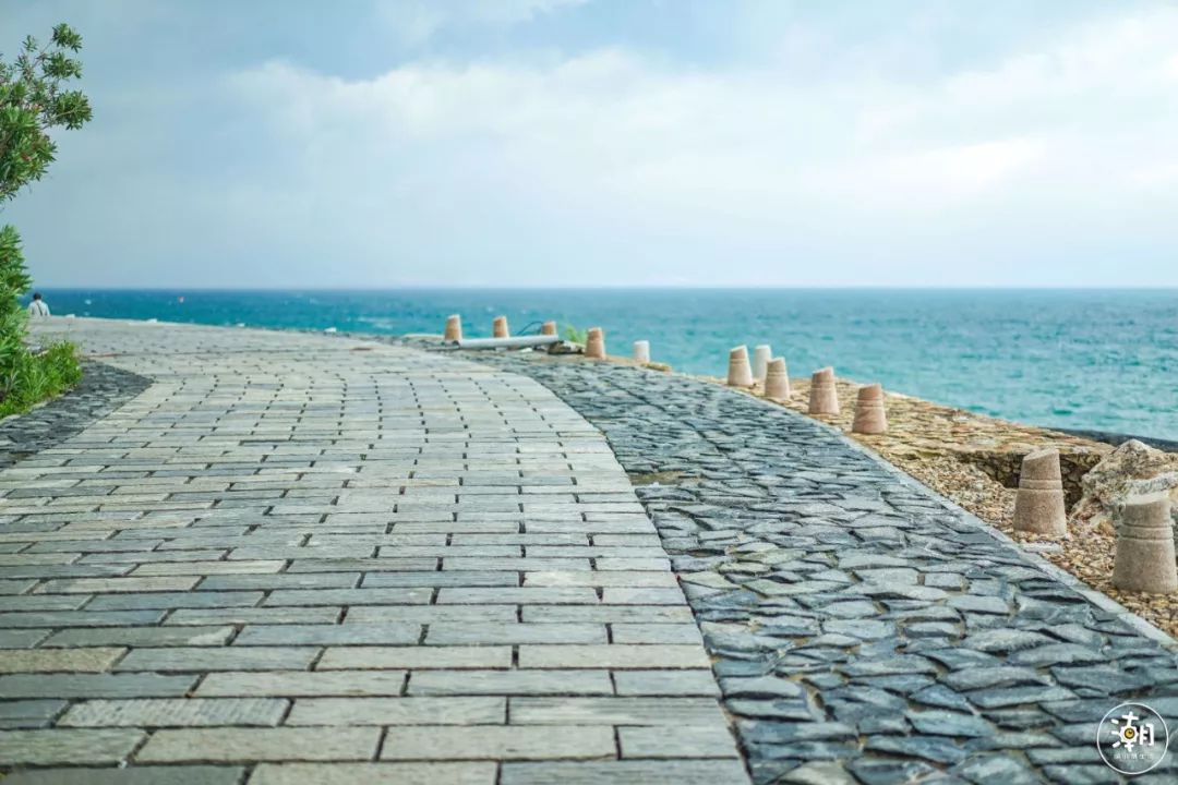 5公里超长海岸线 散步骑行都让人心情愉悦 干净的路面,纯净的天空