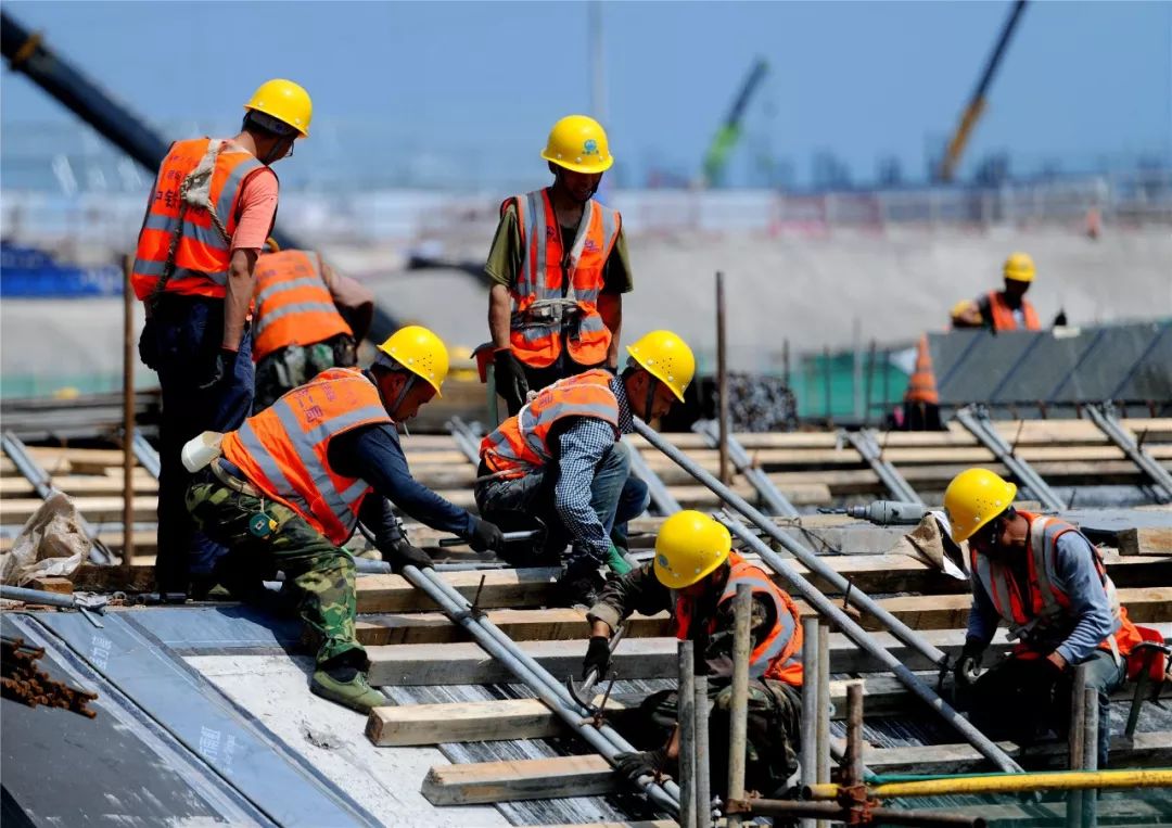 "·全国铁路发展成就摄影大赛创作团队走进天府国际机场建设工地_中国