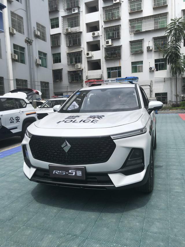 如何成为一辆尽忠职守的好警车?新宝骏rs-5手把手教你