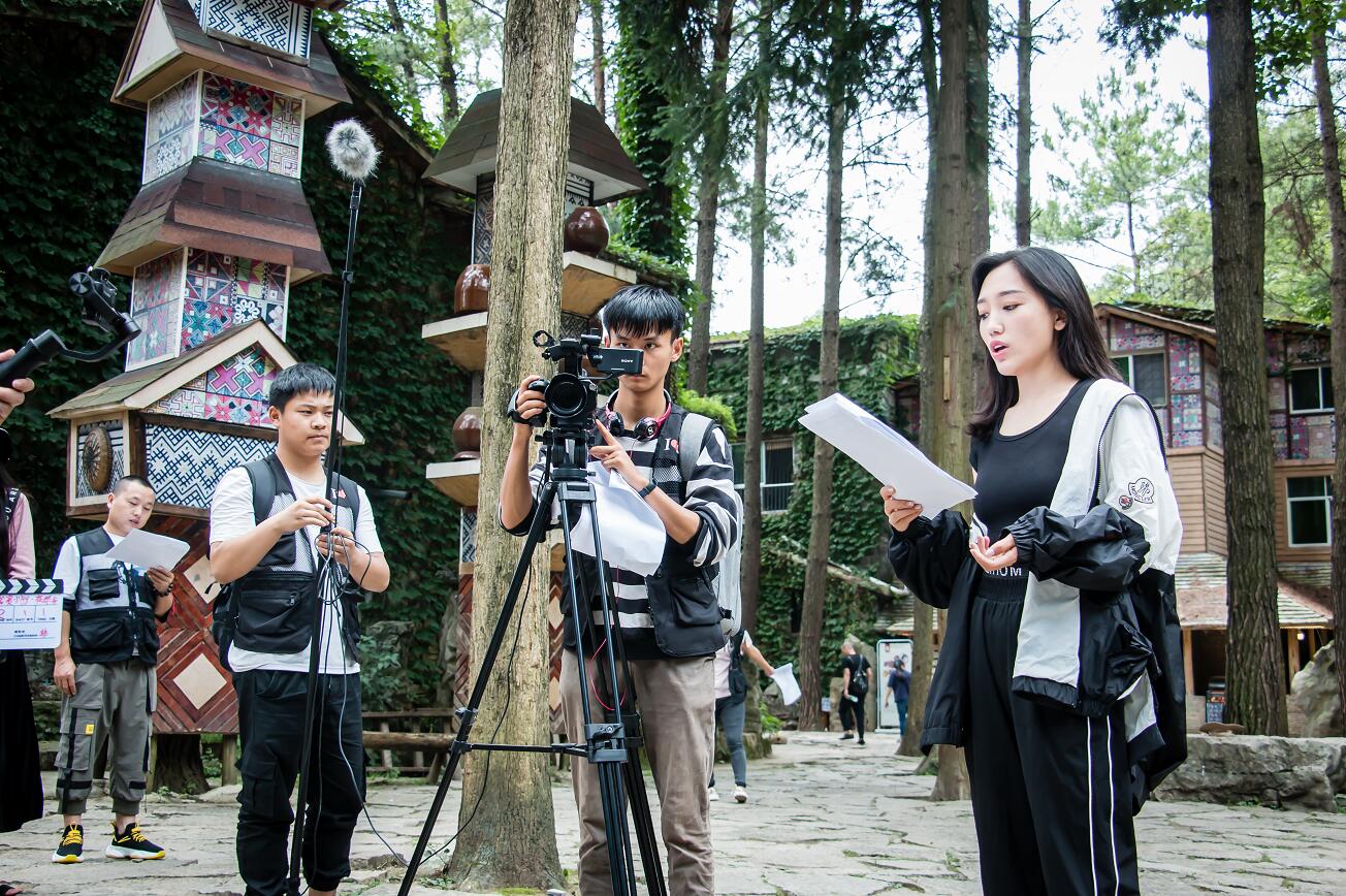 欄目中天生兄妹與夜郎谷宋老暢聊貴州藝人文化楊剛老師靈感頓生千年