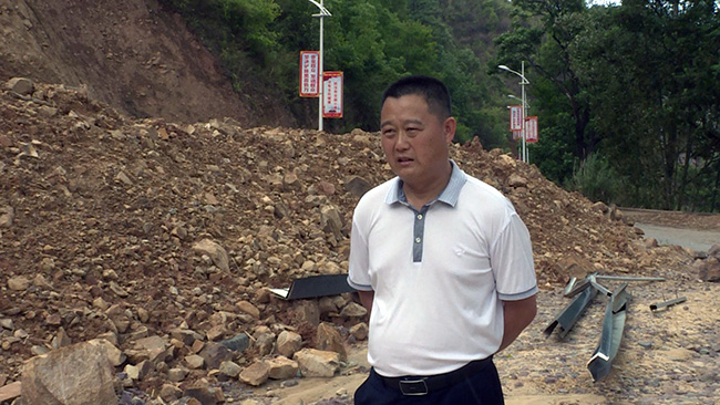 罗舜一行实地查看民江村栏门小组,县城北部出口,g2