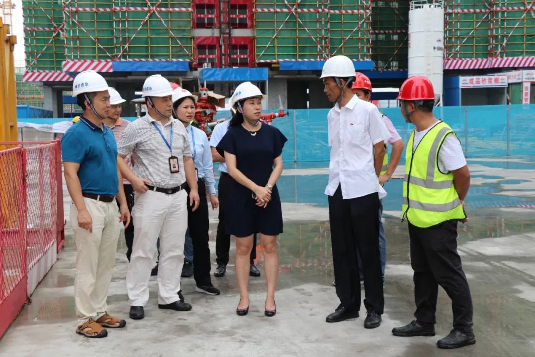 镇领导检查建筑工地安全生产