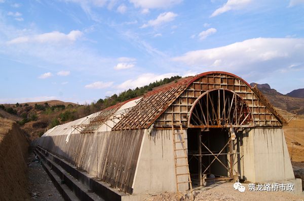 公路养护网:看完他们路基施工的9部分,交通大学教授拍手说好!