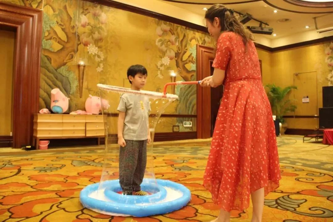 秀用自己的小手点亮奇趣童心一起看遍生活的美好之处让我们陪伴你-6