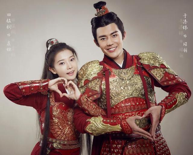 在金鹰节后台给唐嫣送水果,没想到后来被她签下,力捧成为男主_于济玮