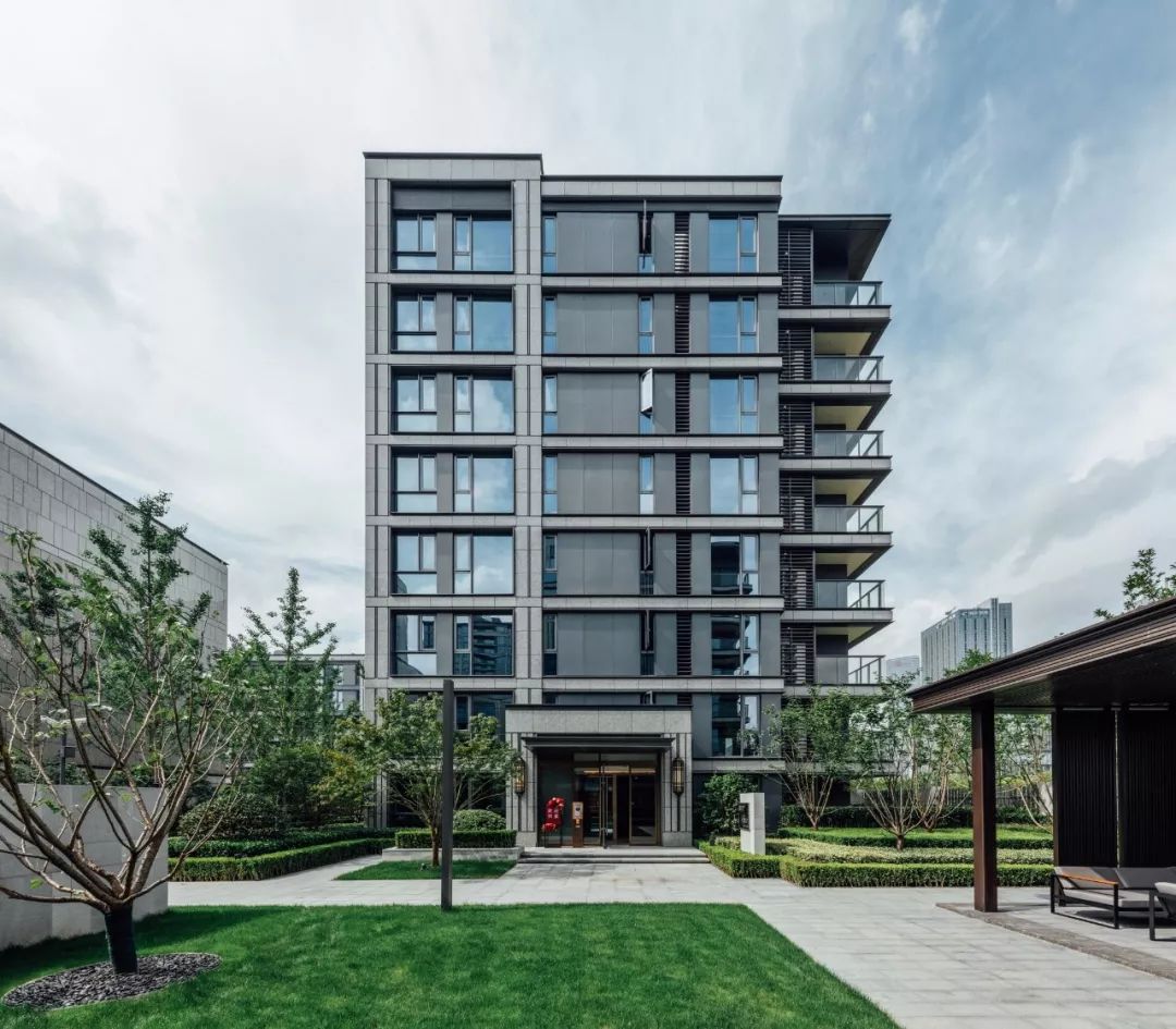 在房地产日渐浮躁的当下,融创给了这个行业一股不断向上的牵引力.