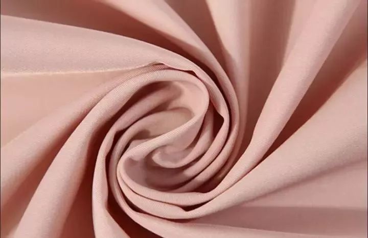 t400纤维无论是用在轻型机织物还是针织物中效果都很理想,无论是从穿