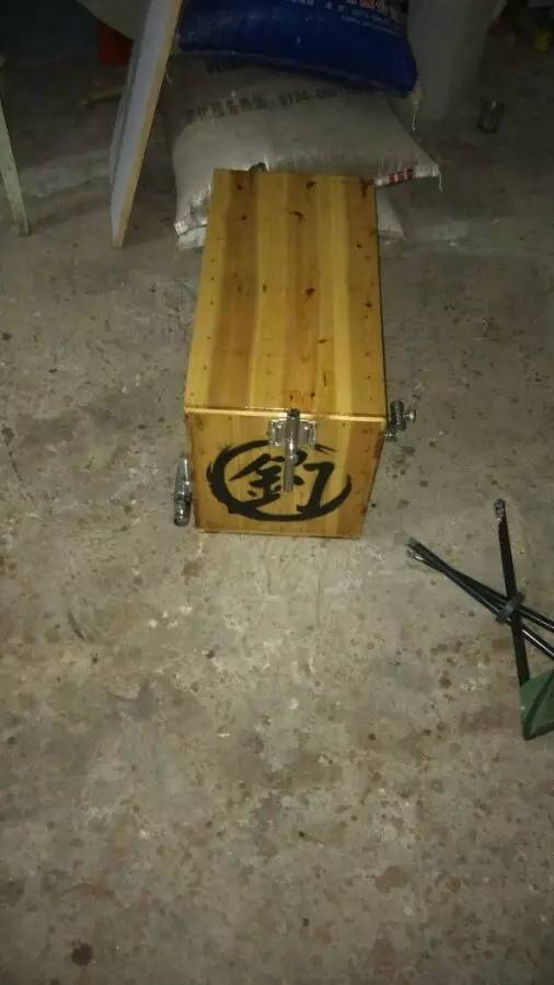 达人自制实木钓箱,背到水边绝对闪瞎眼