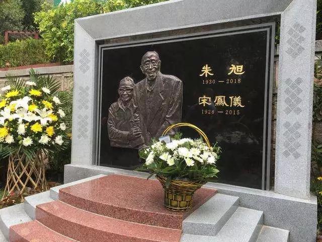 青城山张国荣墓图片
