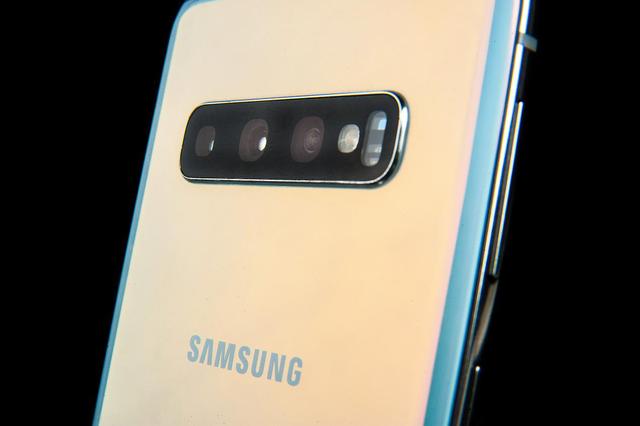 三星s10烟波蓝变身续航神机让你告别安全感缺失症尽享5g生活