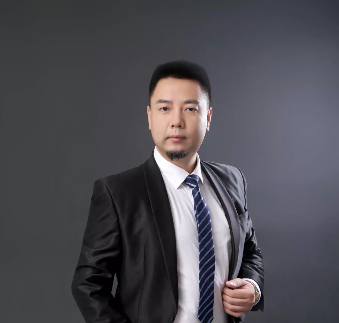 你一定还记得,盛涛秘书长在去年金骏奖