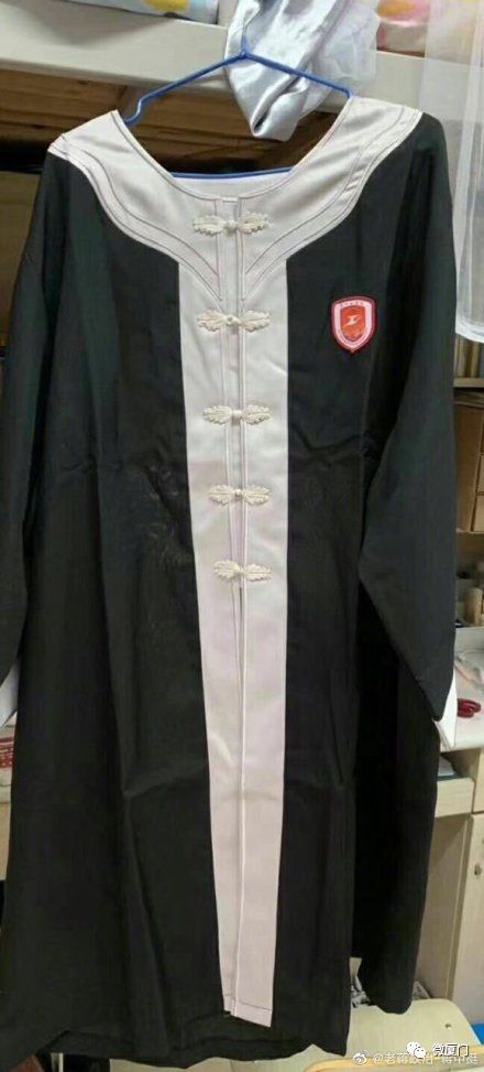 厦门工学院新设计的学士服你们觉得怎么样