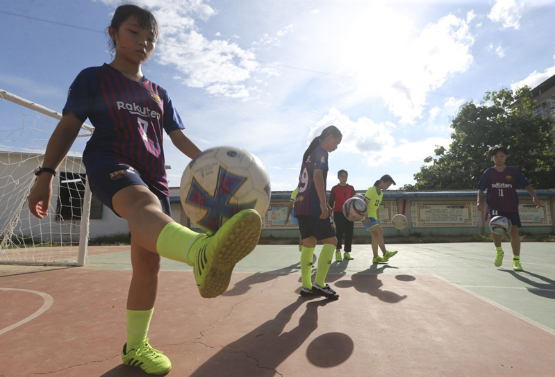 乡村校园里的女子足球梦_训练场地