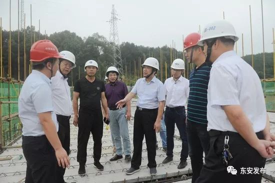 书记,县长调度城区学位建设,实地察看了6所学校的项目建设