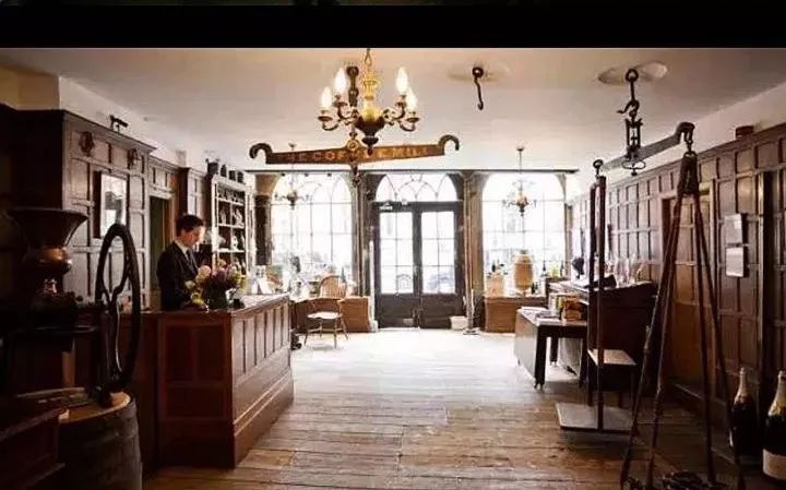 王牌特工2黄金圈喝酒要看场合