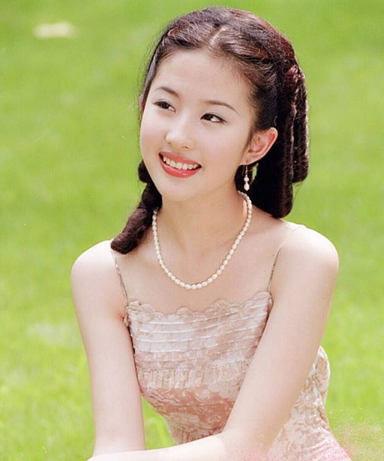 15岁刘亦菲19岁刘亦菲32岁刘亦菲每个年龄都倾国倾城