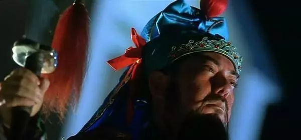 香港警察拜关公黑社会也拜关公关公到底保佑谁