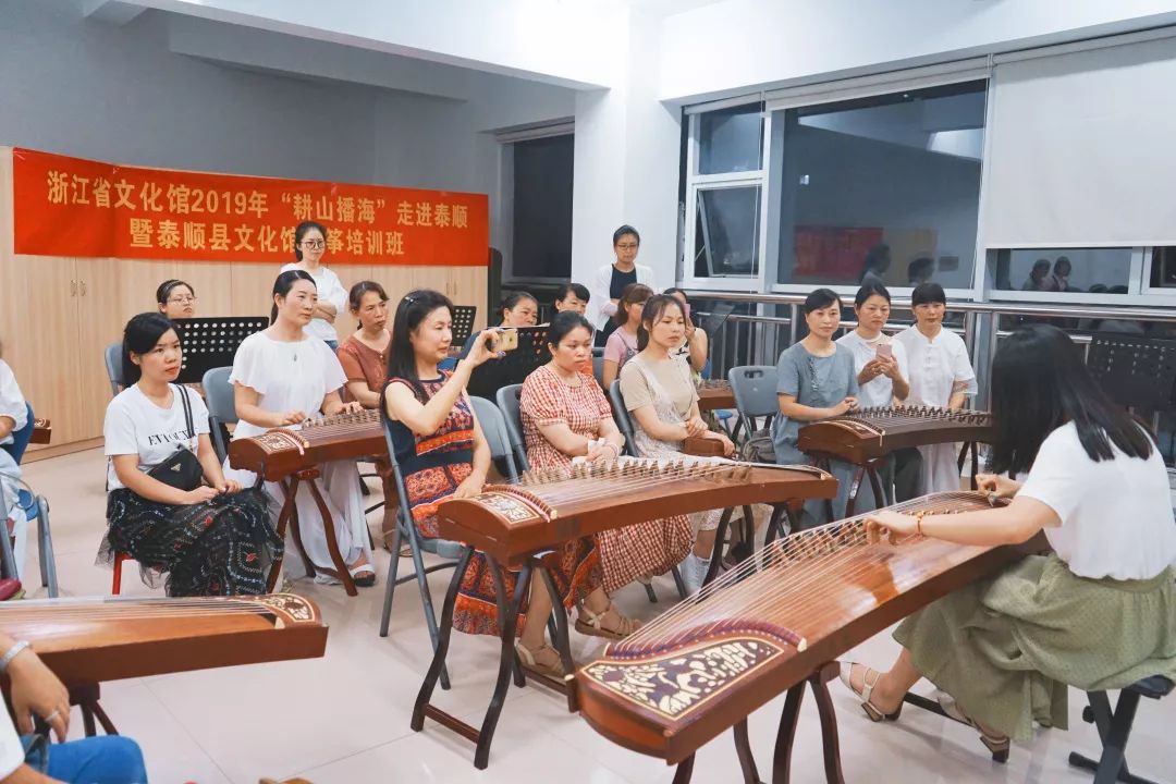 古筝辅导行云流水,感筝之风雅非常感谢曾凯老师毫无保留的教学,非常的