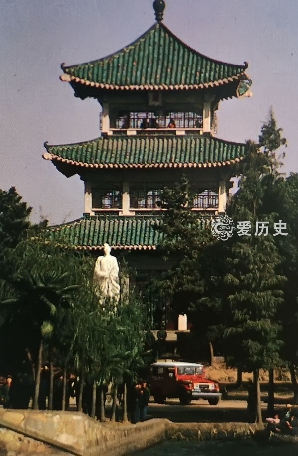 原创七十年代的江城武汉小康家庭里的三大件现在好多地方都物是人非