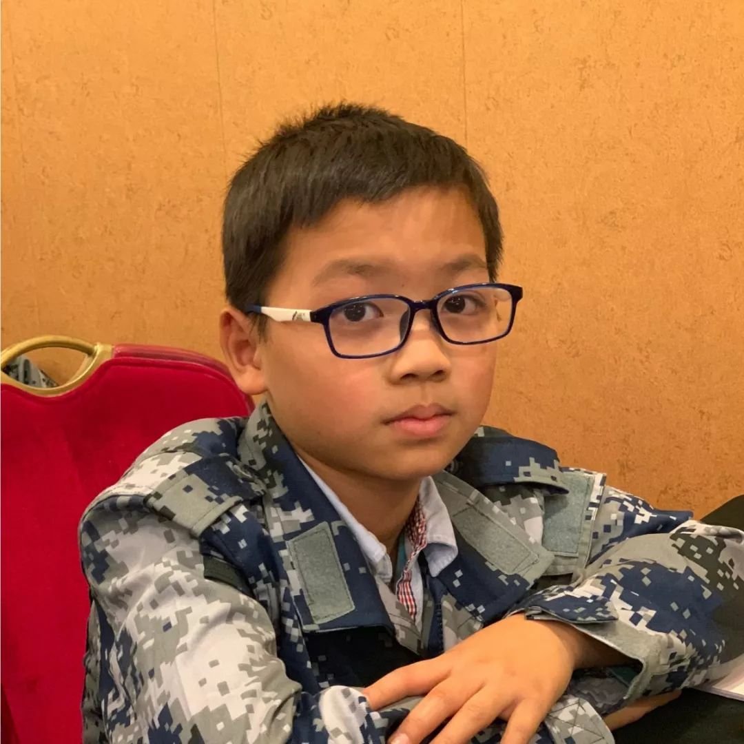 锐作文四年级小男孩轻松完成高中作文题