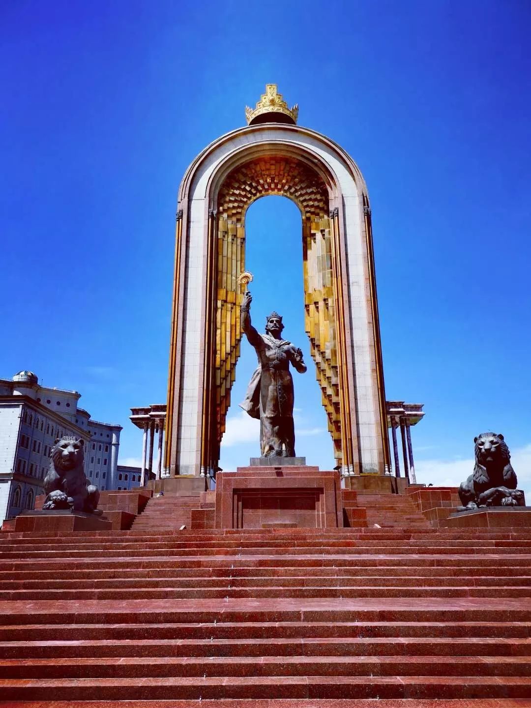 就连塔吉克斯坦的货币也是以"索莫尼"命名的被誉为"塔吉克民族之父"