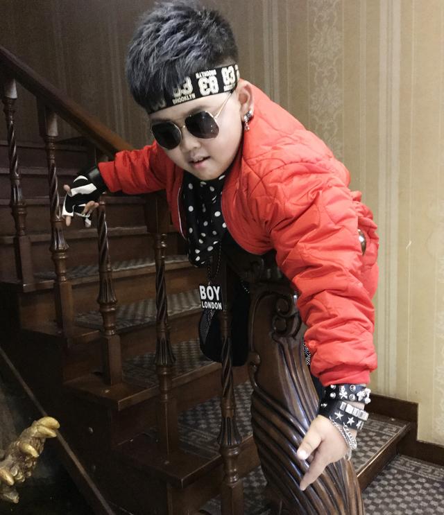 音乐才子小胖魏铂宸为音乐而生能歌善舞