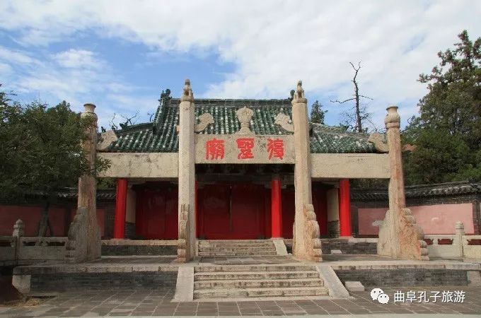 鲁国故城保存有金,元,明,清历代古建筑1300余间,汉以来的历代碑刻