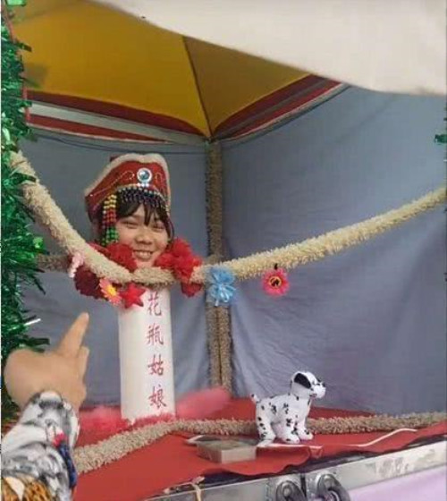 花瓶姑娘到底是奇人异事还是江湖骗术呢结果让很多人愤怒