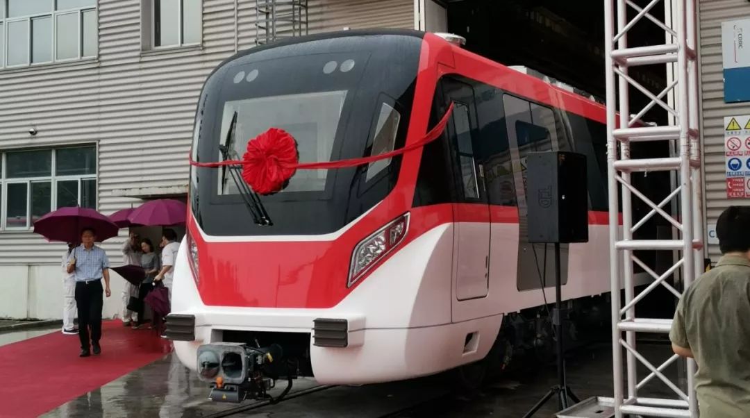 骄傲佛山地铁二号线首列列车今日下线产自高明