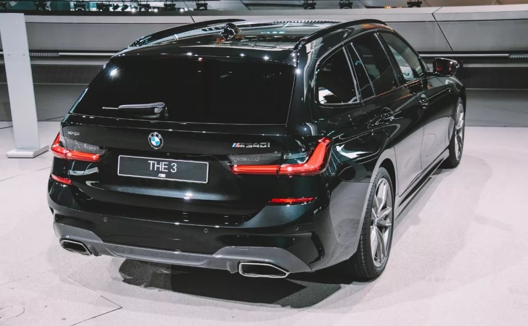 实拍宝马m340i旅行版这台382马力的黑武士瓦罐会引进国内吗
