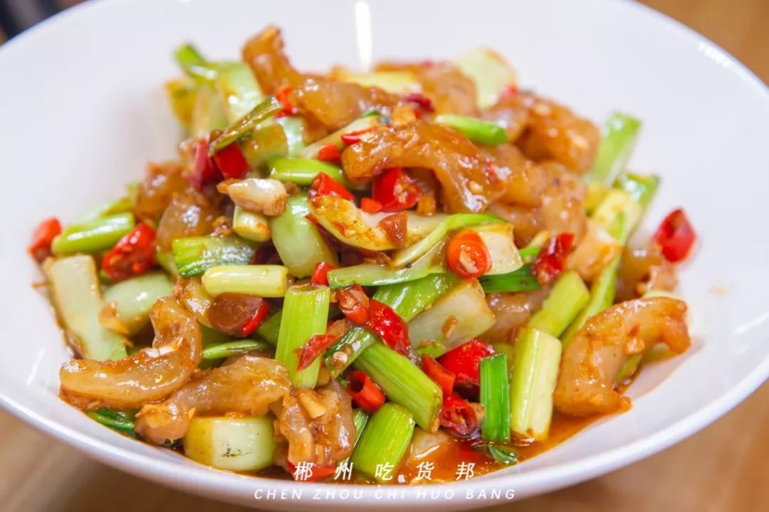 5折郴州这栋河畔土味馆居然还在星空帐篷下撸烤串