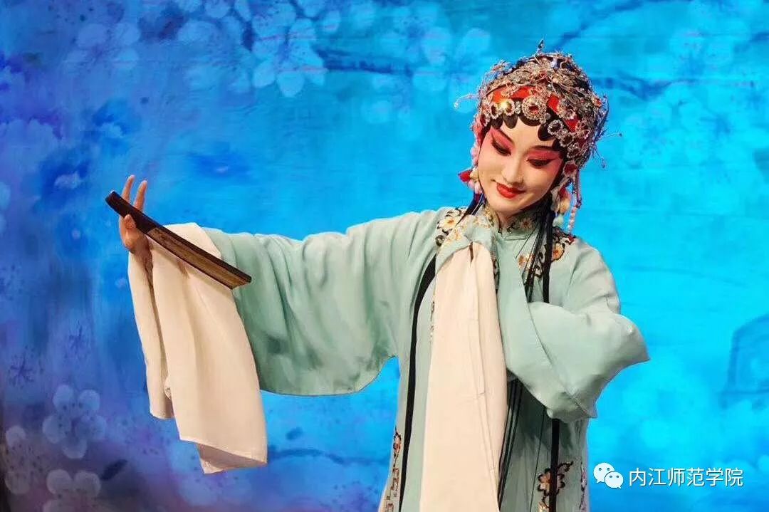 毕业于上海戏剧学院10级昆剧表演班,主工闺门旦.