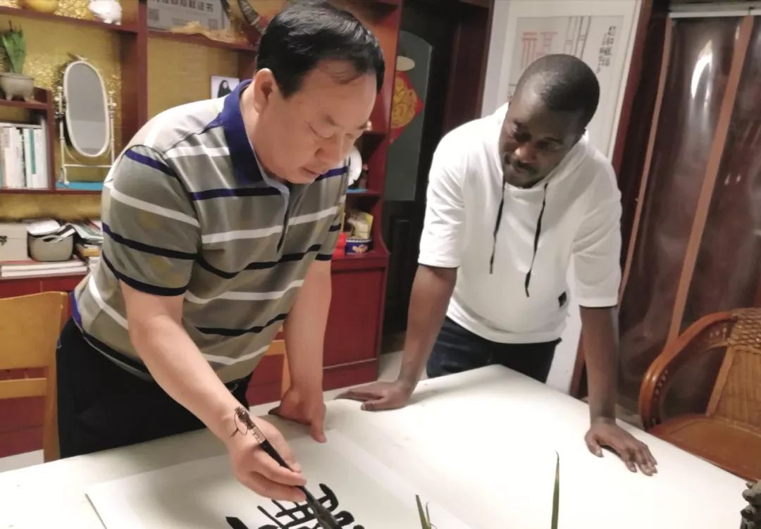 国开40周年校庆学员多彩人生书画家曹伏虎人生因电大而精彩