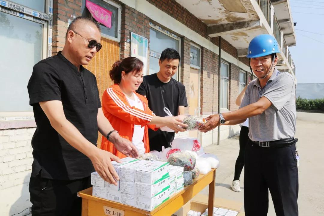 夏日送清凉关怀到基层垣曲国泰公司开展夏季送清凉活动