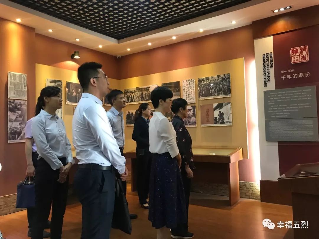 盐城市有关领导,东台市政府副市长孙燕春等陪同视察,五烈镇党委书记