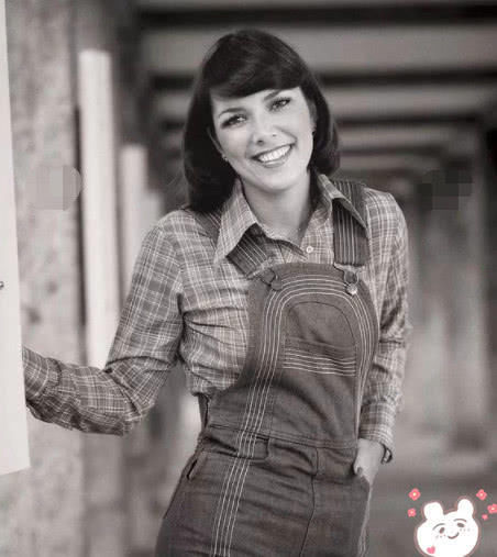 卡戴珊63岁妈妈和黑人男友游艇上秀恩爱,魅力不减当年_克丽丝·金纳