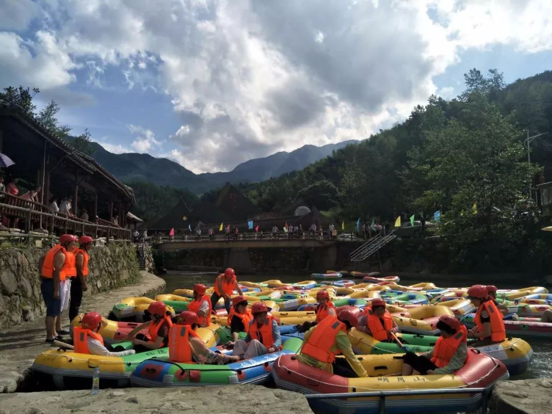 明月山漂流图片