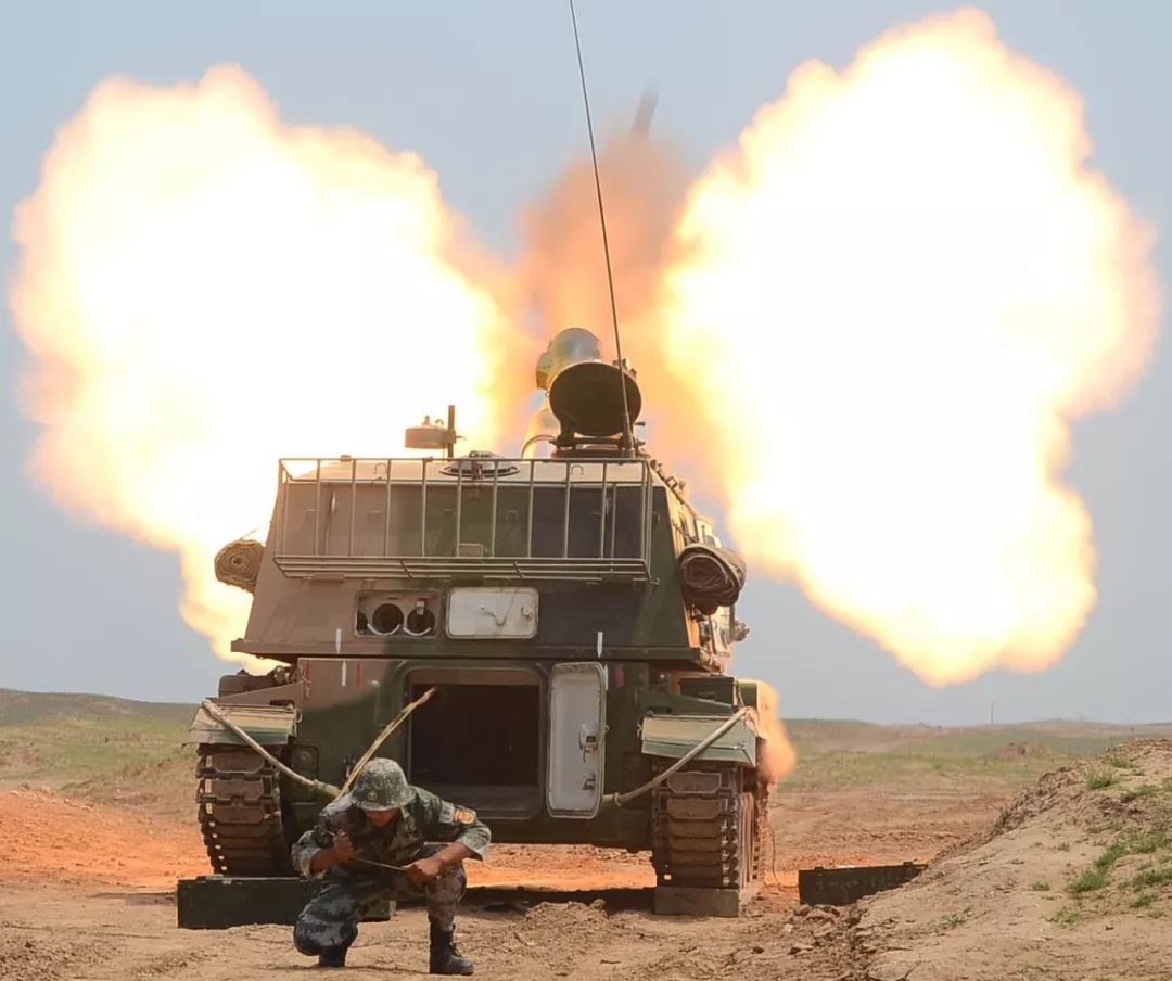 征兵季炮兵实弹射击震撼来袭