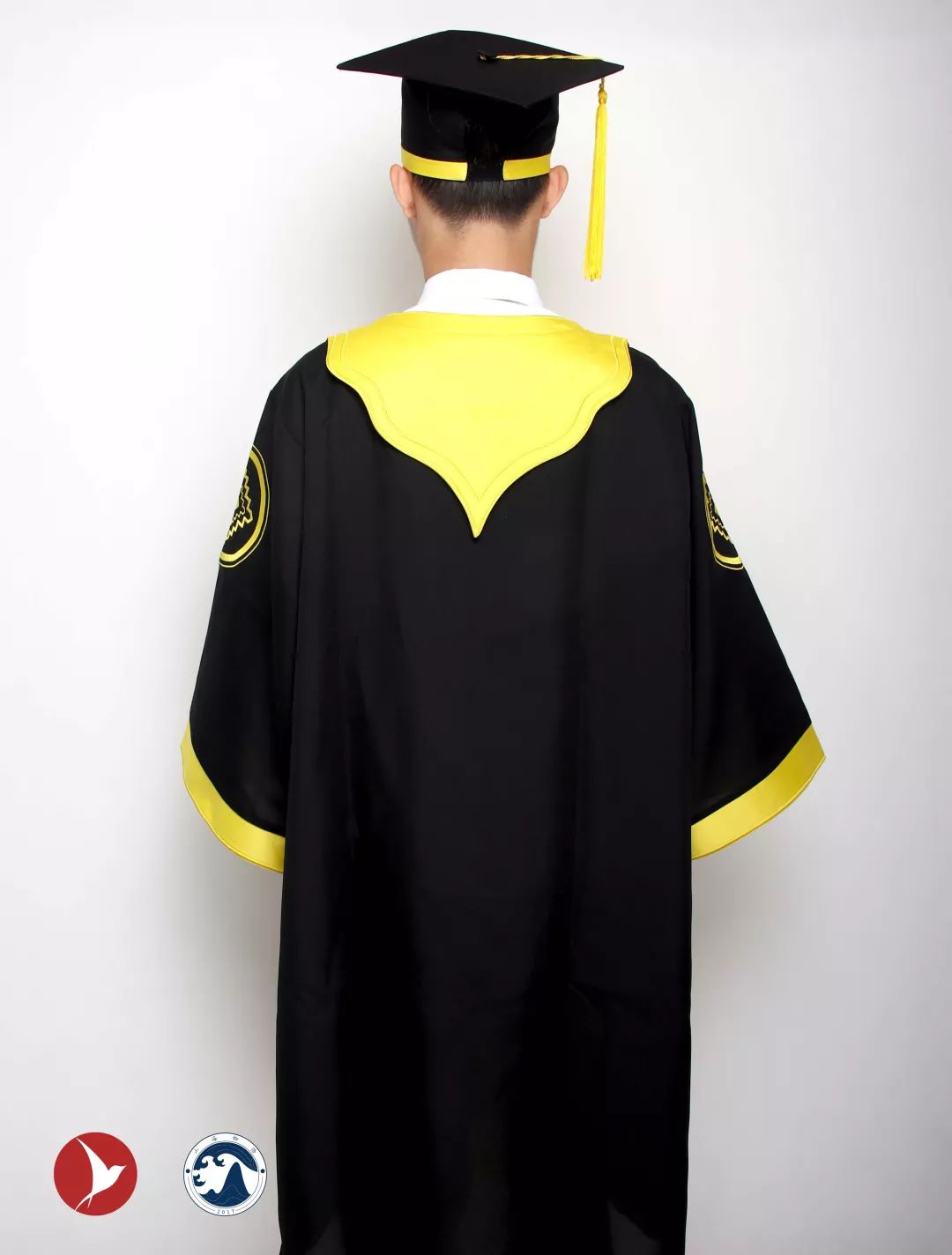 厦门工学院学士服上了热搜有人说它像道袍你怎么看设计者回应来了