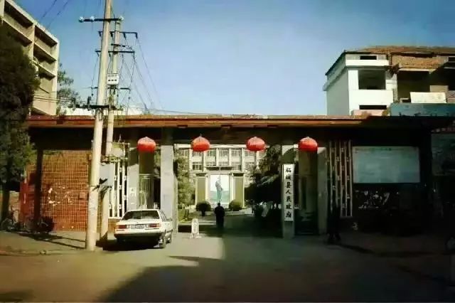 历史珍贵几十年前站在城墙角楼上的柘城老城照片仅此一张
