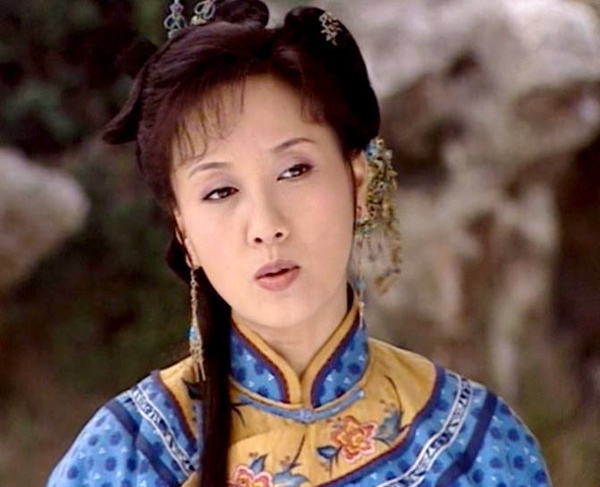 60岁杨丽萍遇上61岁邓婕,自然老去和保养过度的差别,网友:美丑一目了