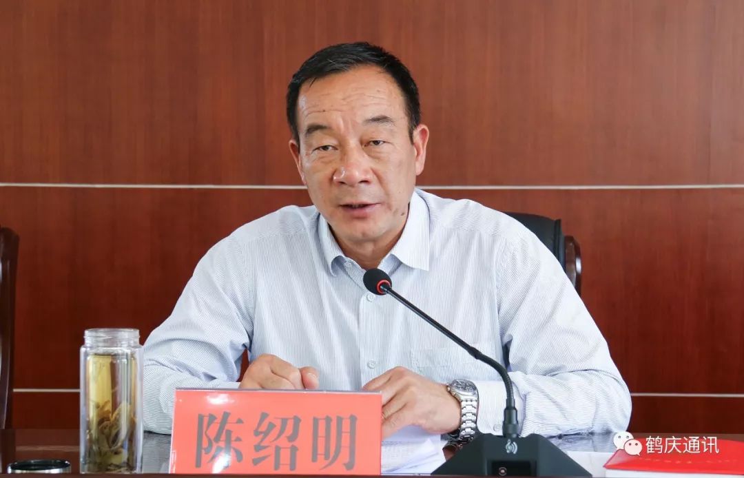 鹤庆县委书记,县人武部党委第一书记陈绍明在会上作要求.