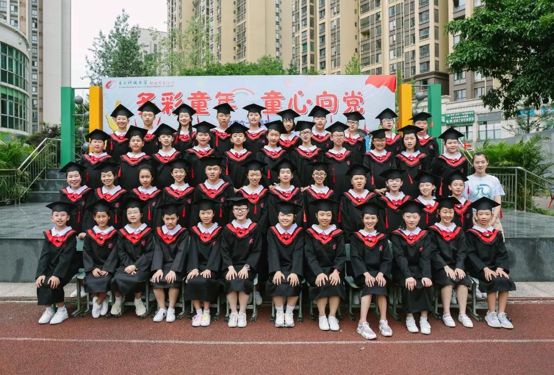 新学堂动态毕业季丨毕业照特辑我们的故事将永远烙印在校园的每一个